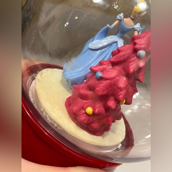 Disney Princess Cinderella Snow Globe, Holiday Songs, Snow Swirls, Gemmy - Picture 4 of 8